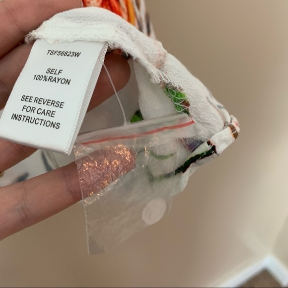 [The Room] White & Colored Floral Print Flutter Sleeve Tie Detail Cropped Top - Picture 8 of 10